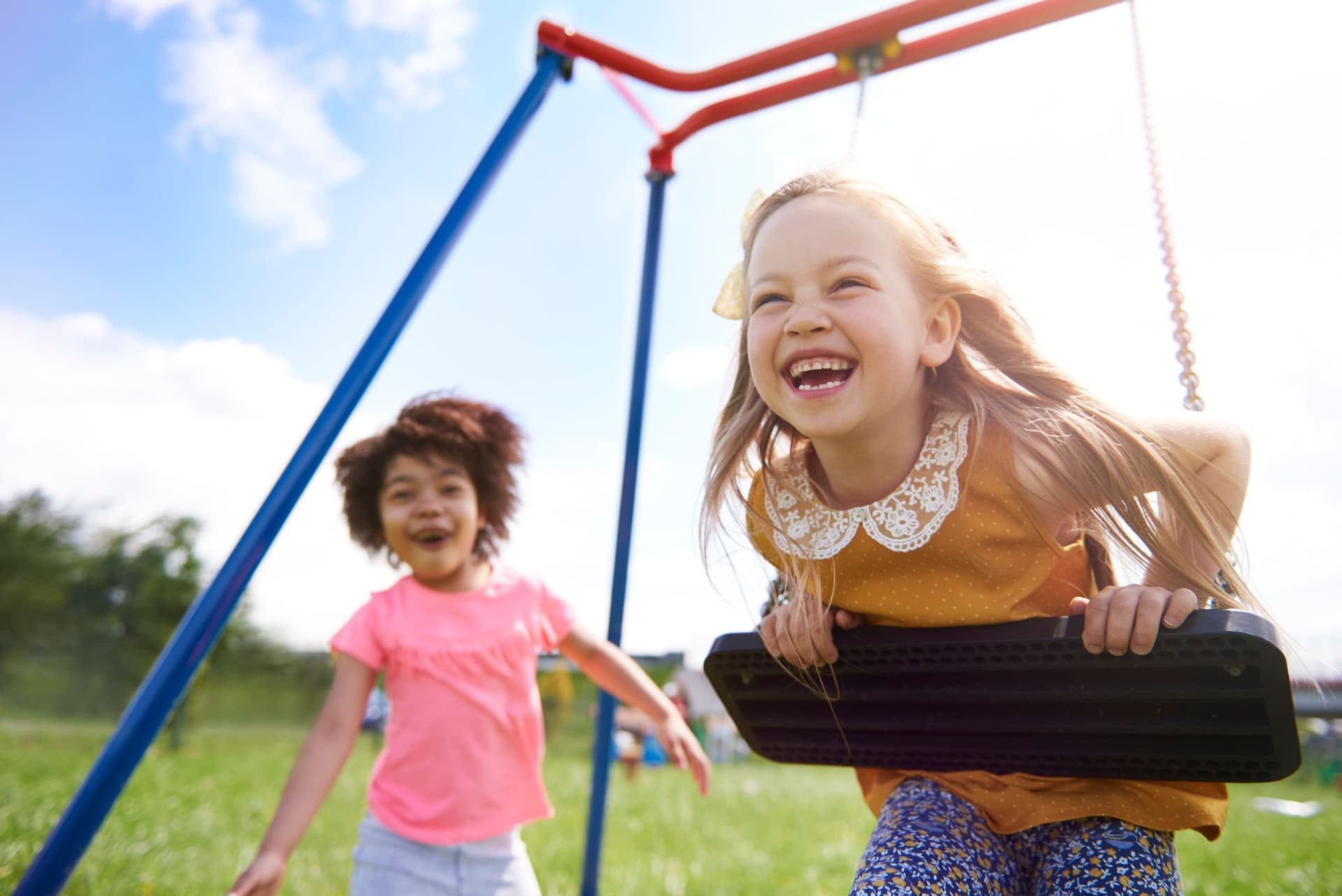 Schools and family amenities in Warfield